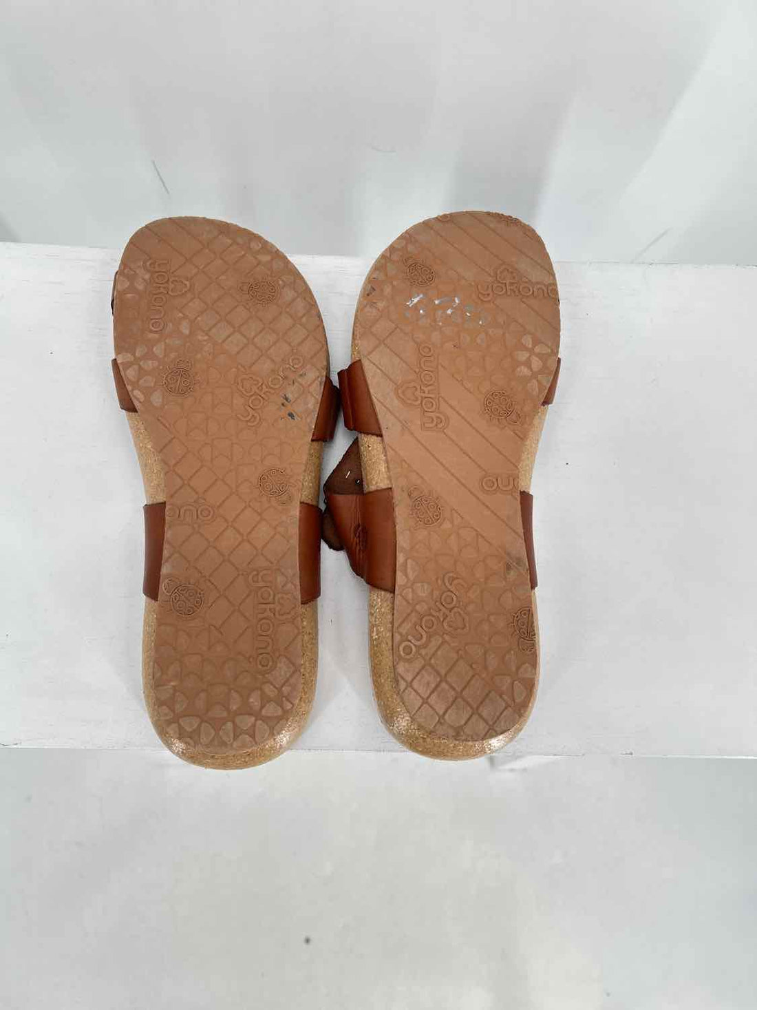 Yokono Women Size 7.5 Brown Sandals