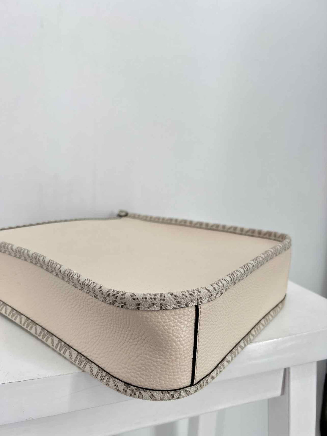 Michael Kors Cream Signature Pebbled Leather Pre Owned Shoulder