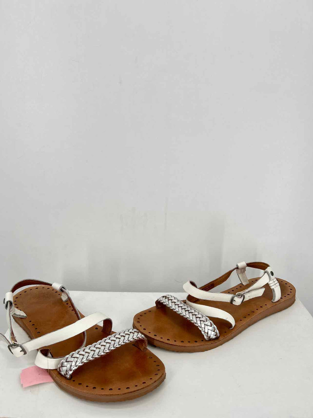 Ugg Women Size 9 White & Silver Sandals