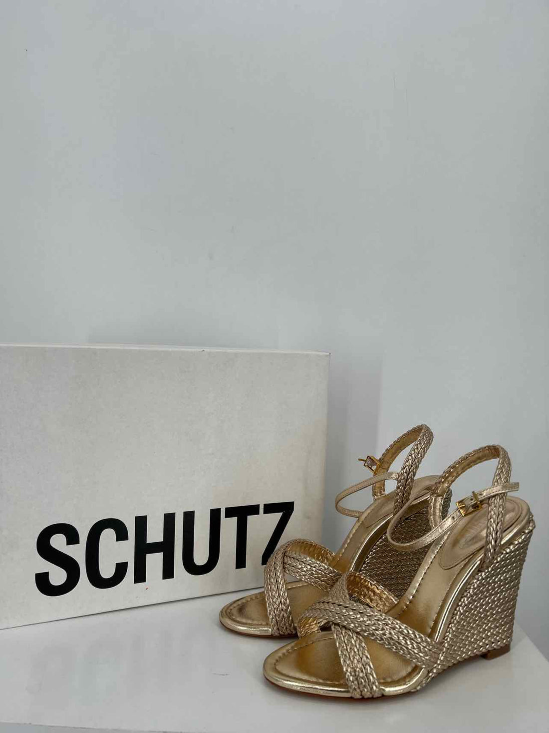 Shutz Women Size 38 (7.5-8) Gold New In Box Wedges
