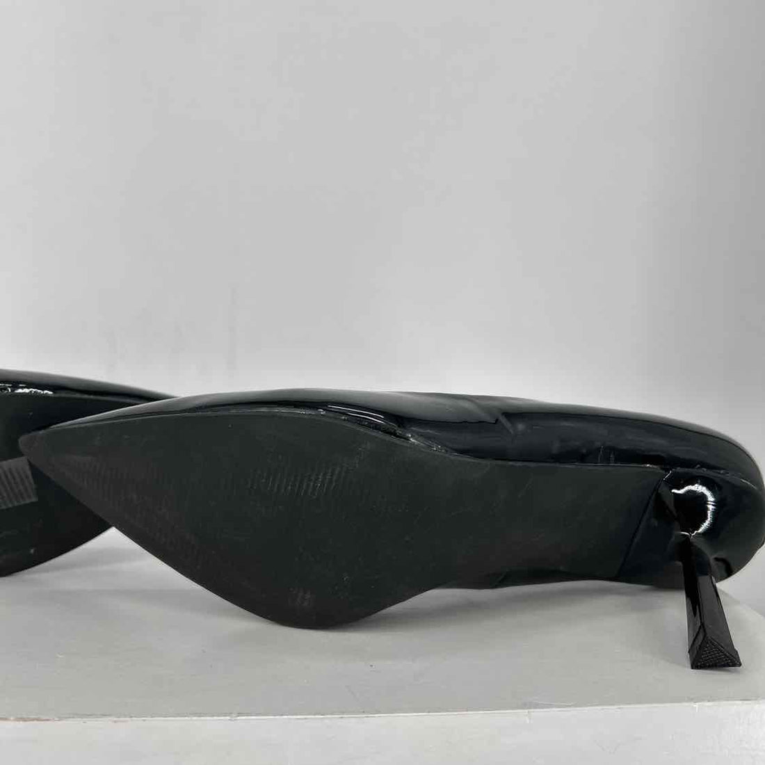Madden Girl Women Size 7 Black Pre Owned Patent Leather Heels