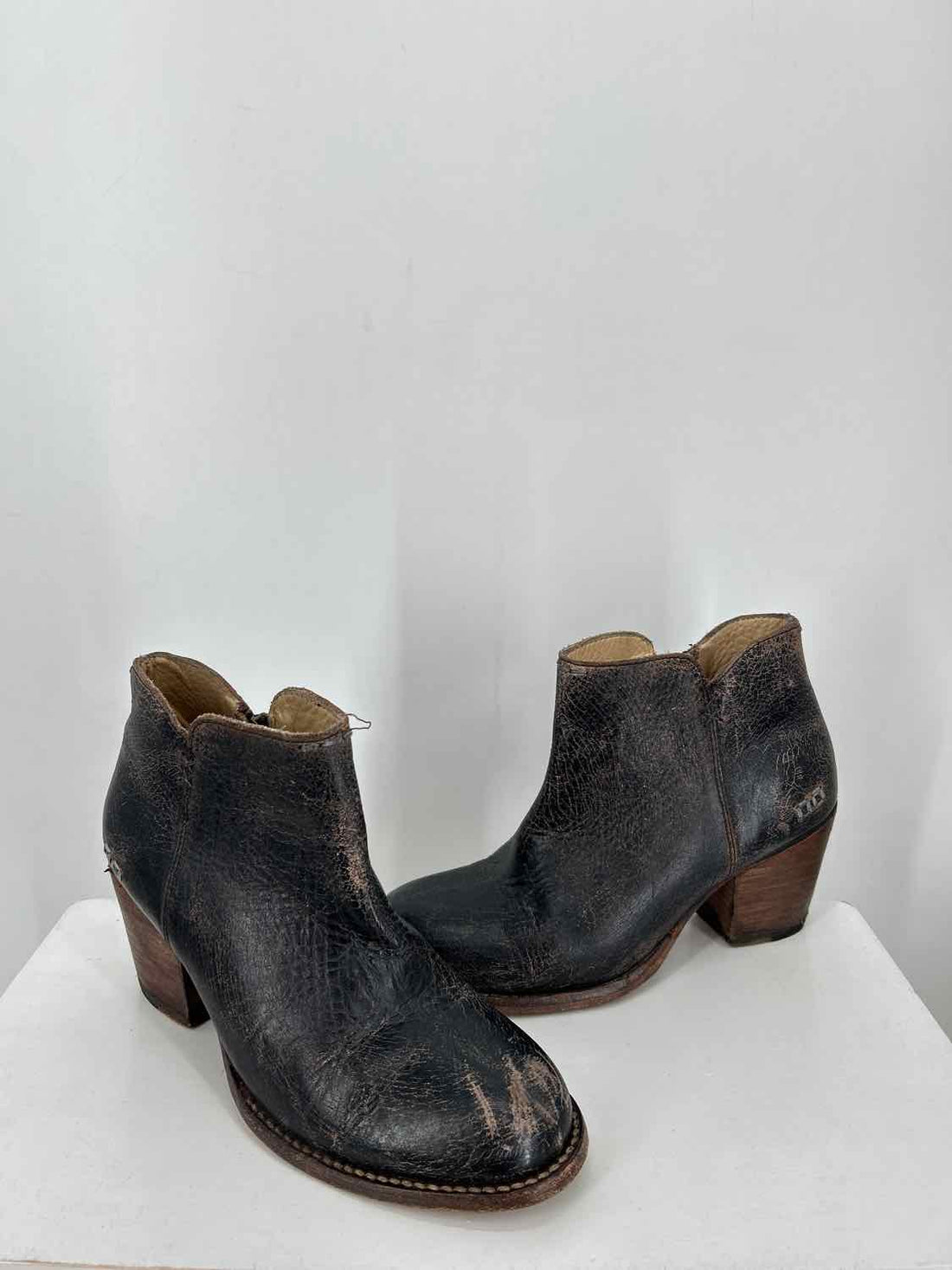 Bedstu Women Size 7 Distressed Brown Leather Ankle Boot