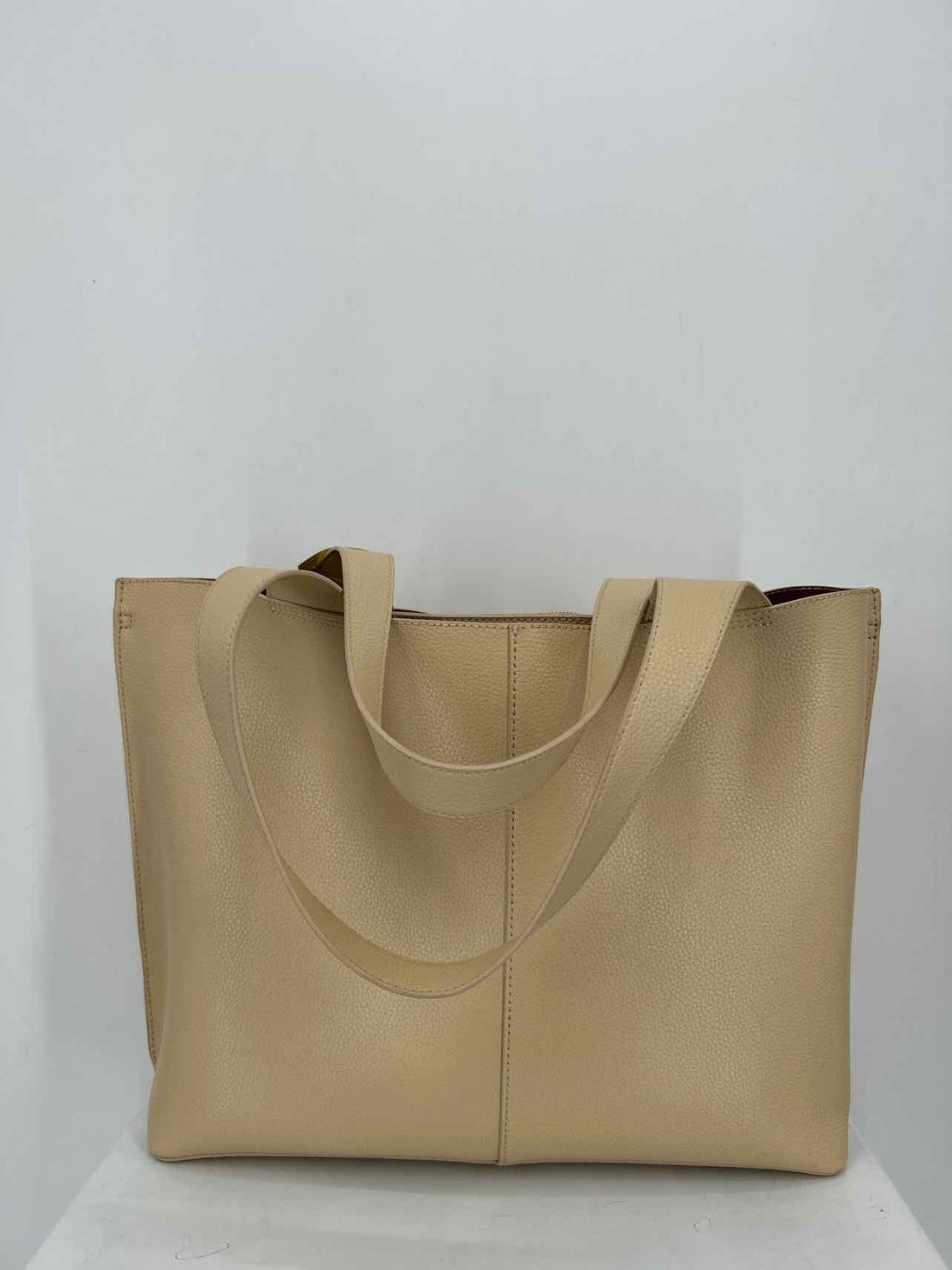 Hobo Beige Pebbled Leather Like New Hobo