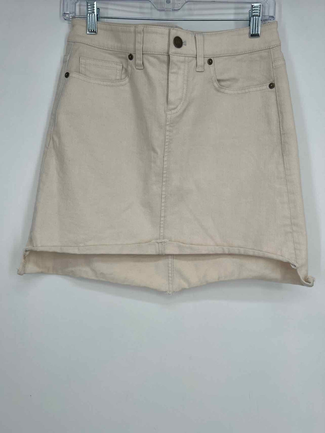 Vineyard Vines Size 2 Cream Skirts