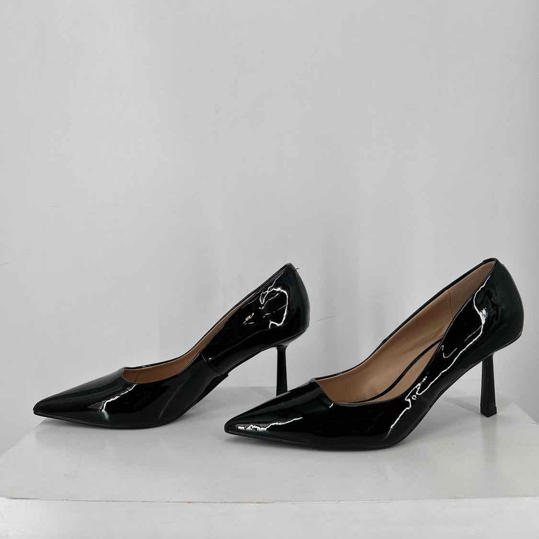 Madden Girl Women Size 7 Black Pre Owned Patent Leather Heels