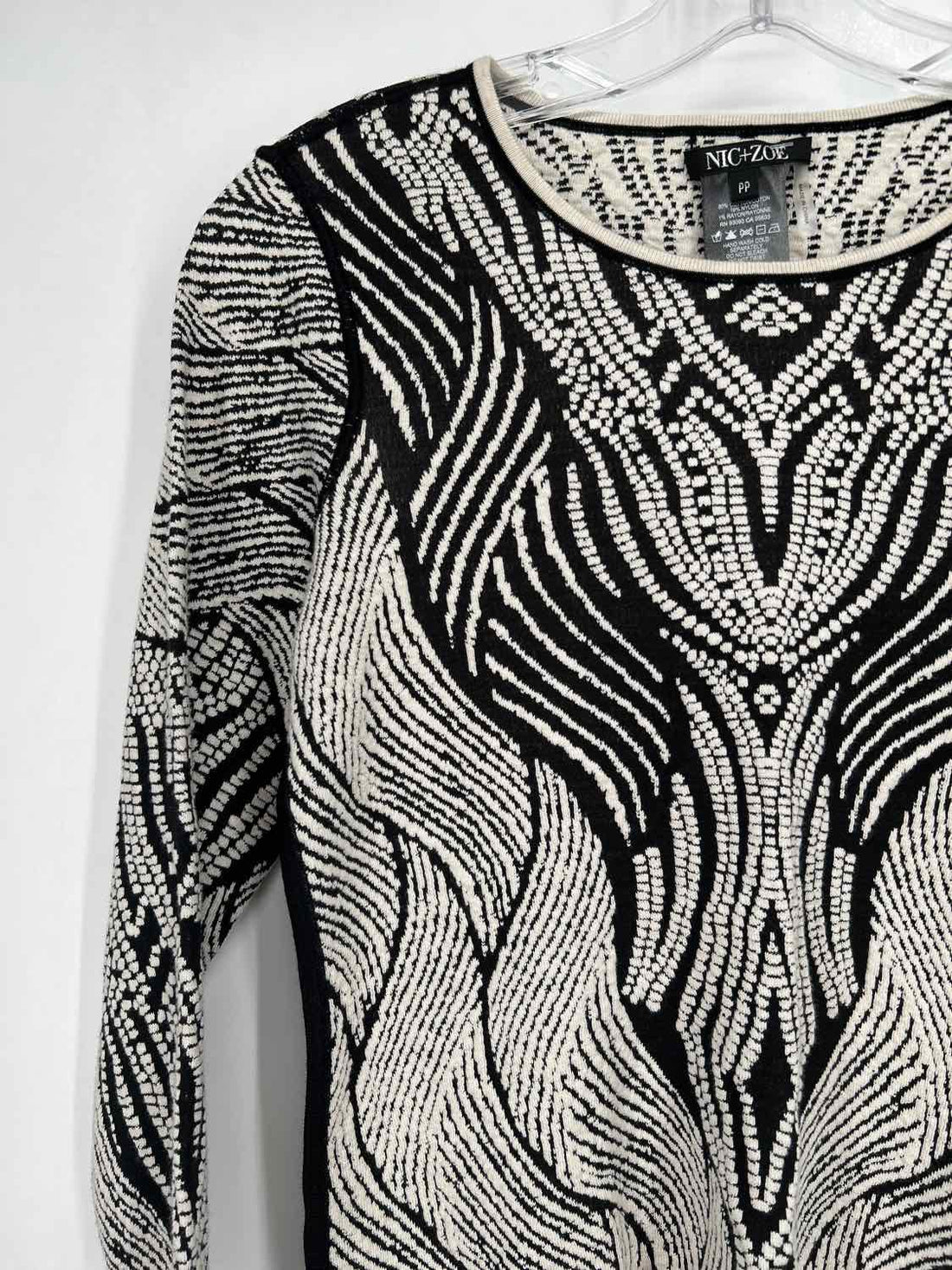 Nic+Zoe Size PP Beige & Black Print Sweater