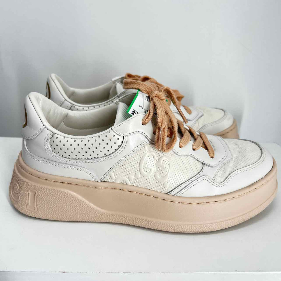 Gucci GG  Women Size 36 White & Beige Pre Owned Calfskin LUXURY