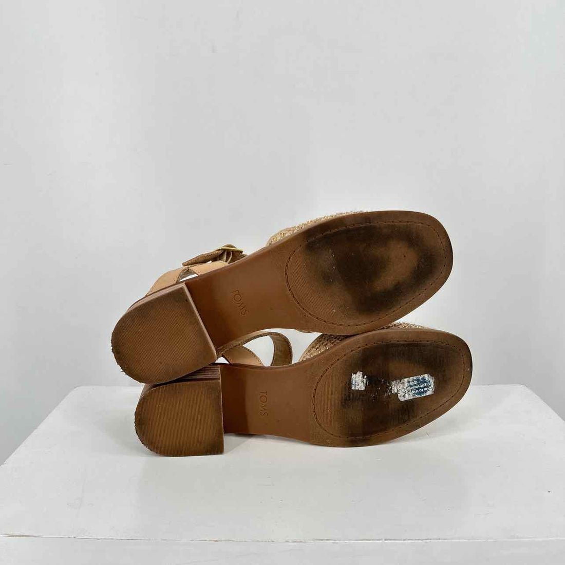 Toms Women Size 7.5 Tan Flats