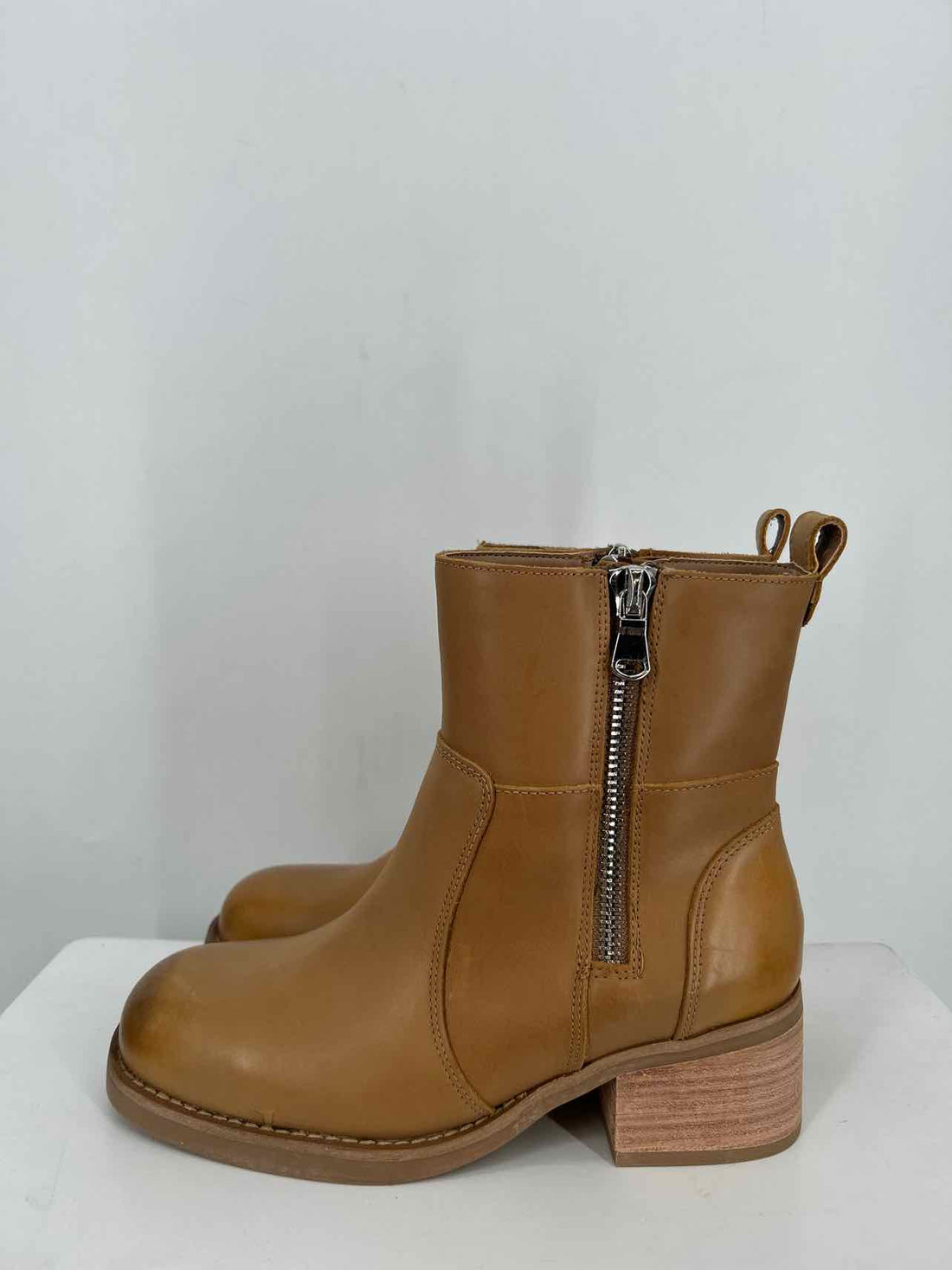 Blondo Women Size 8.5 Tan Ankle Boot