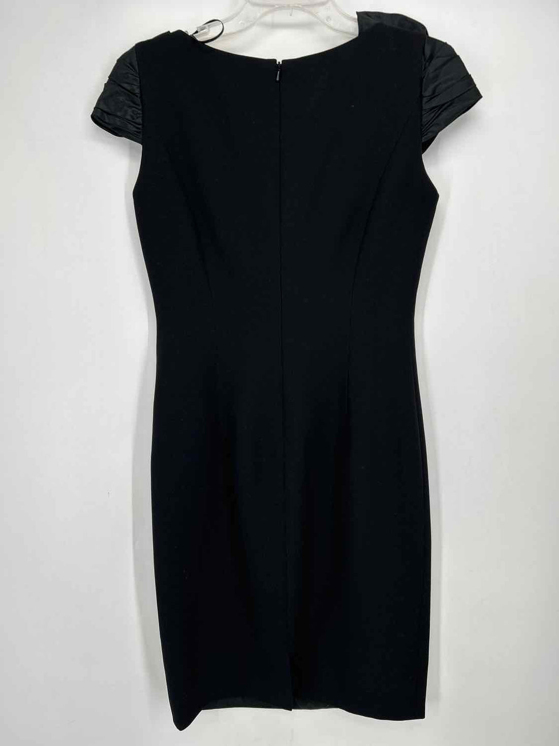 Carmen Marc Valvo Size 6 Black Dress