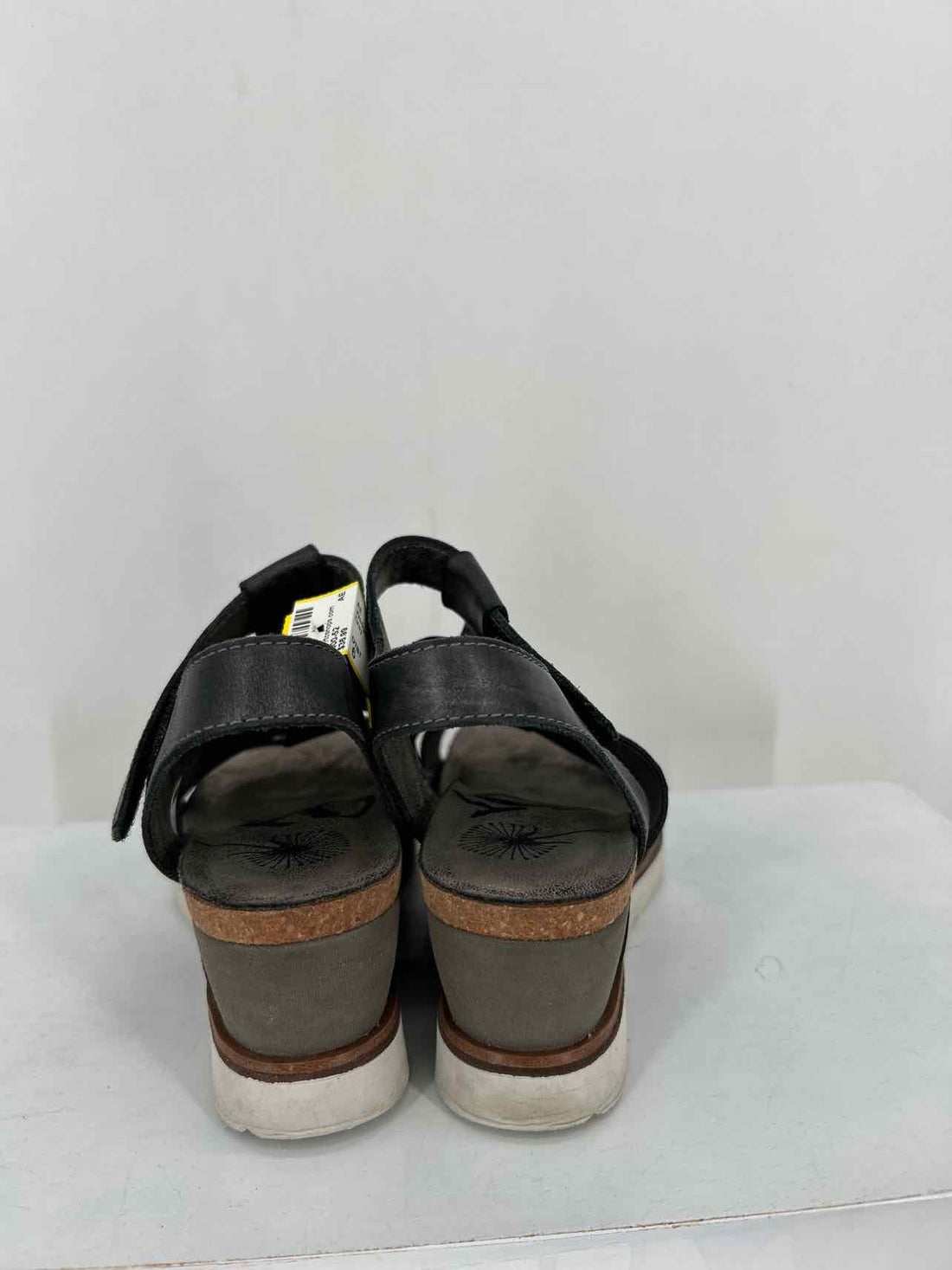 OTBT Women Size 6 Gray Wedges
