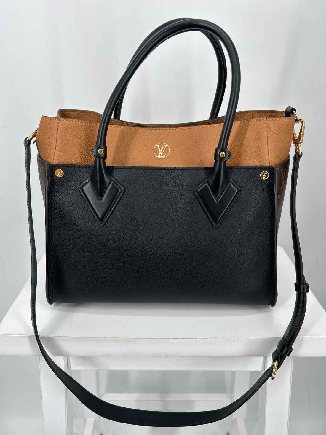Louis Vuitton On My Side LUXURY
