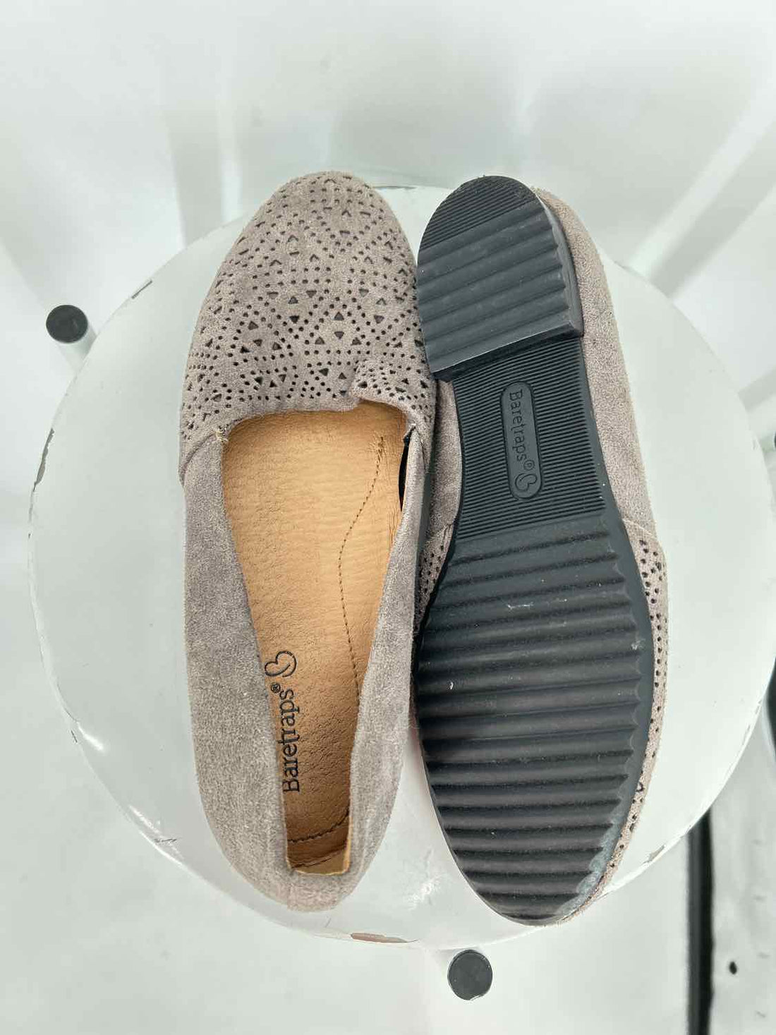 Baretraps Women Size 6.5 Gray Evey Flats
