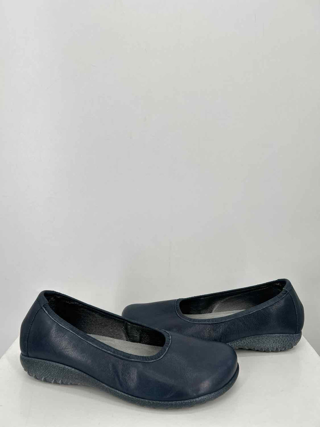 Naot Women Size 40(9) Navy Flats