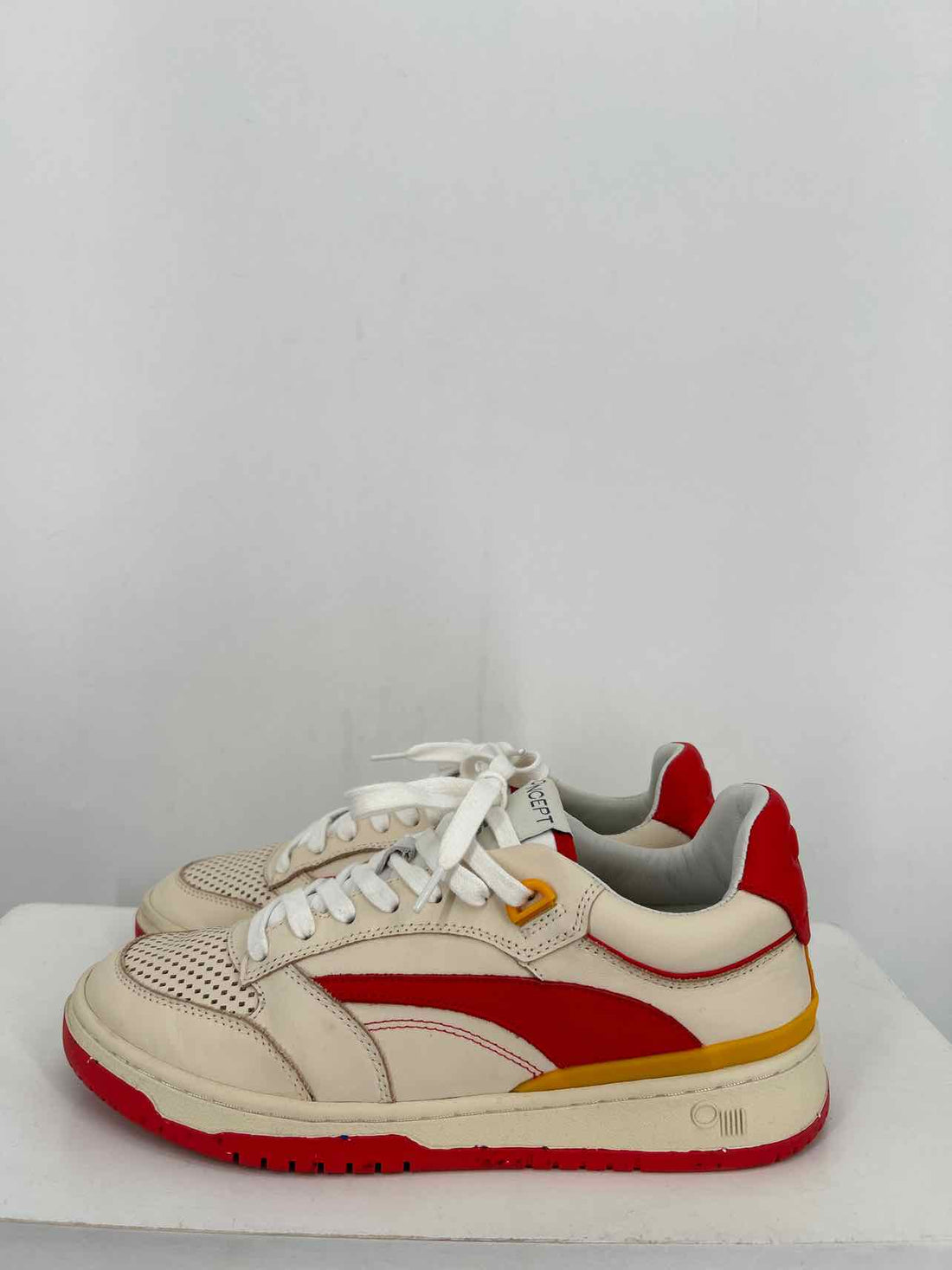 Oncept Women Size 8 Cream & Red Sneakers