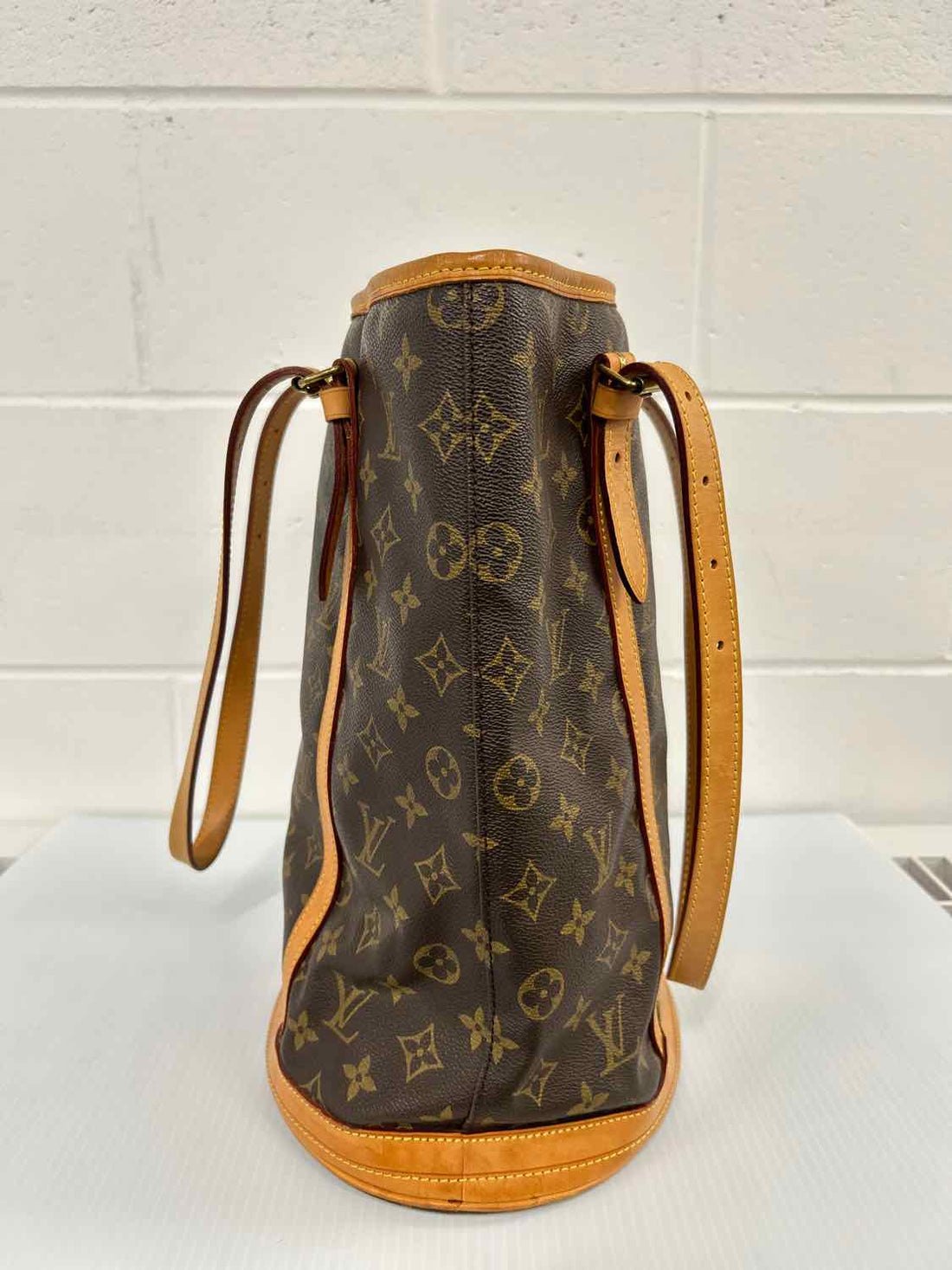 Louis Vuitton Bucket GM Monogram Purse. 40th week of 2013