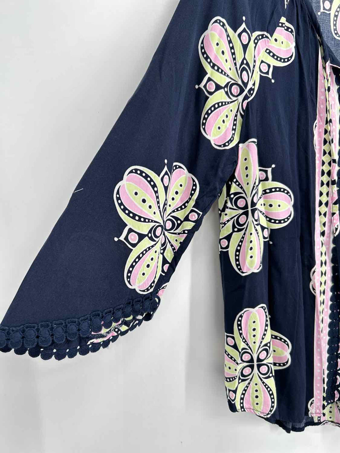 Crown & Ivy Size M Navy Print Long Sleeve