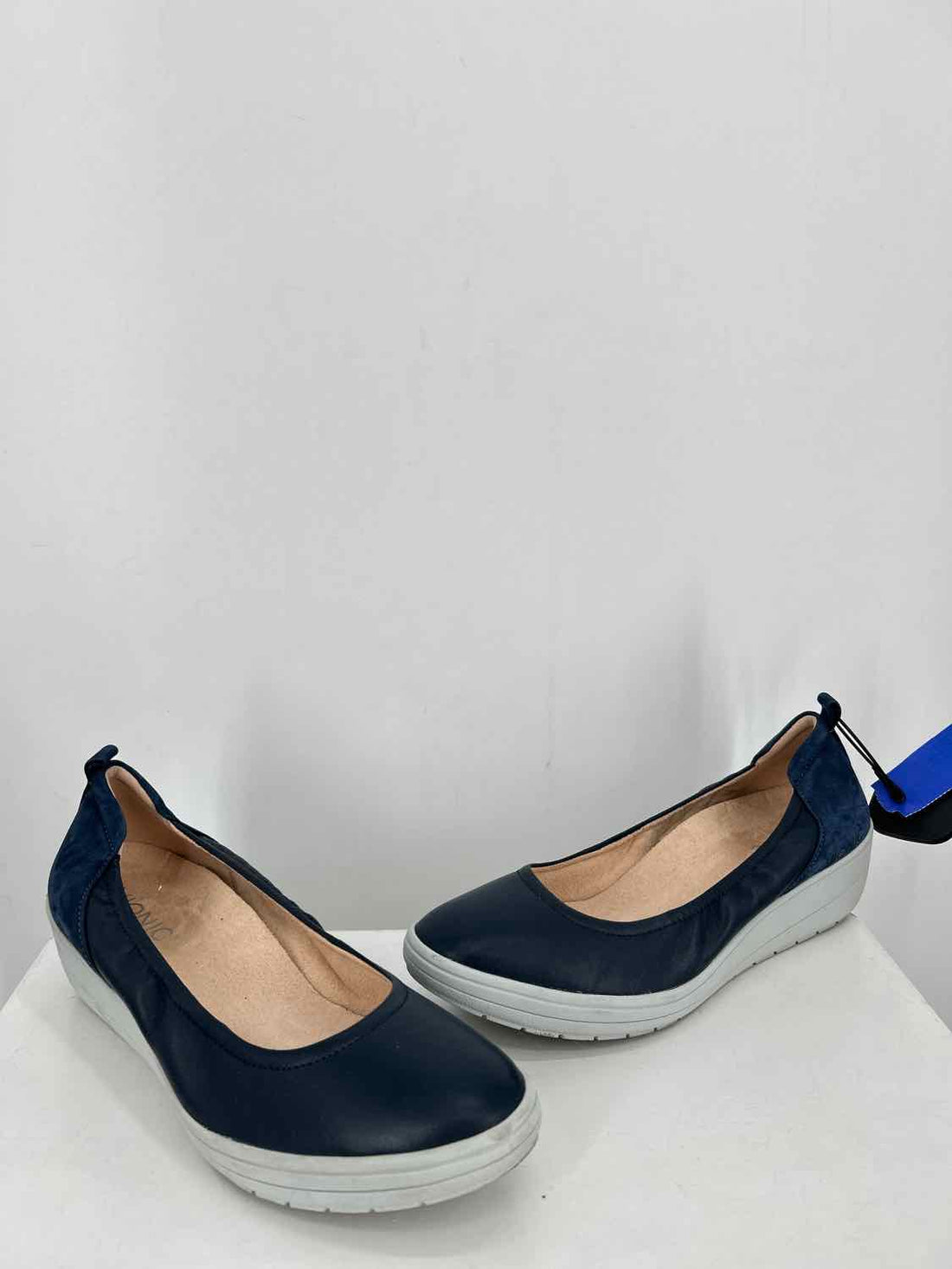 Vionic Women Size 8 Navy Genuine Leather Wedges