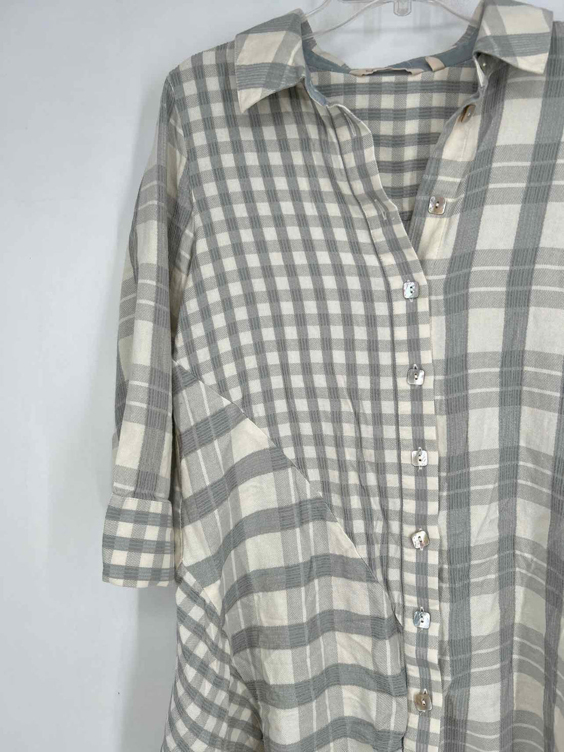 Soft Surroundings Size M White & Sage Long Sleeve