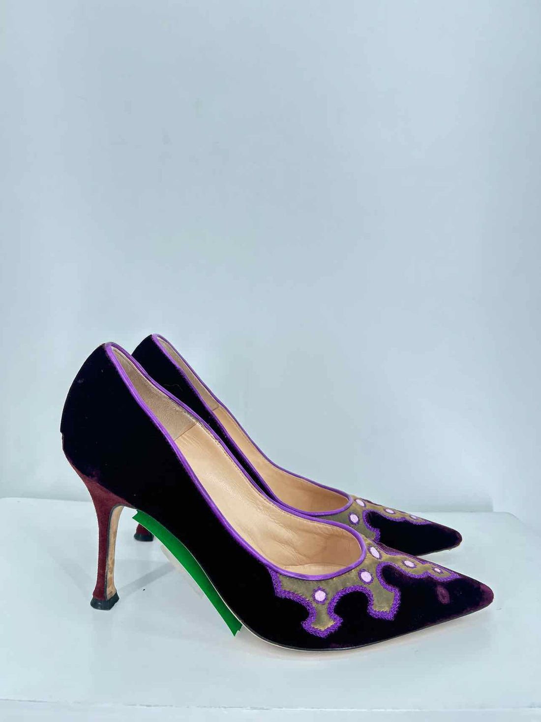Manolo Blahnik Women Size 38 Eggplant Good Velour LUXURY