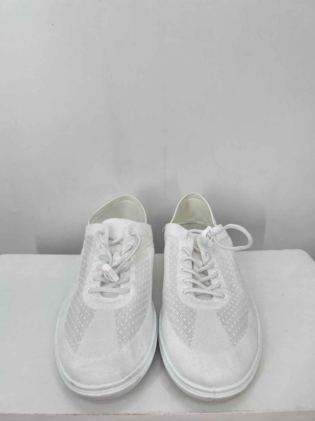 Lands' End Women Size 9 White Sneakers
