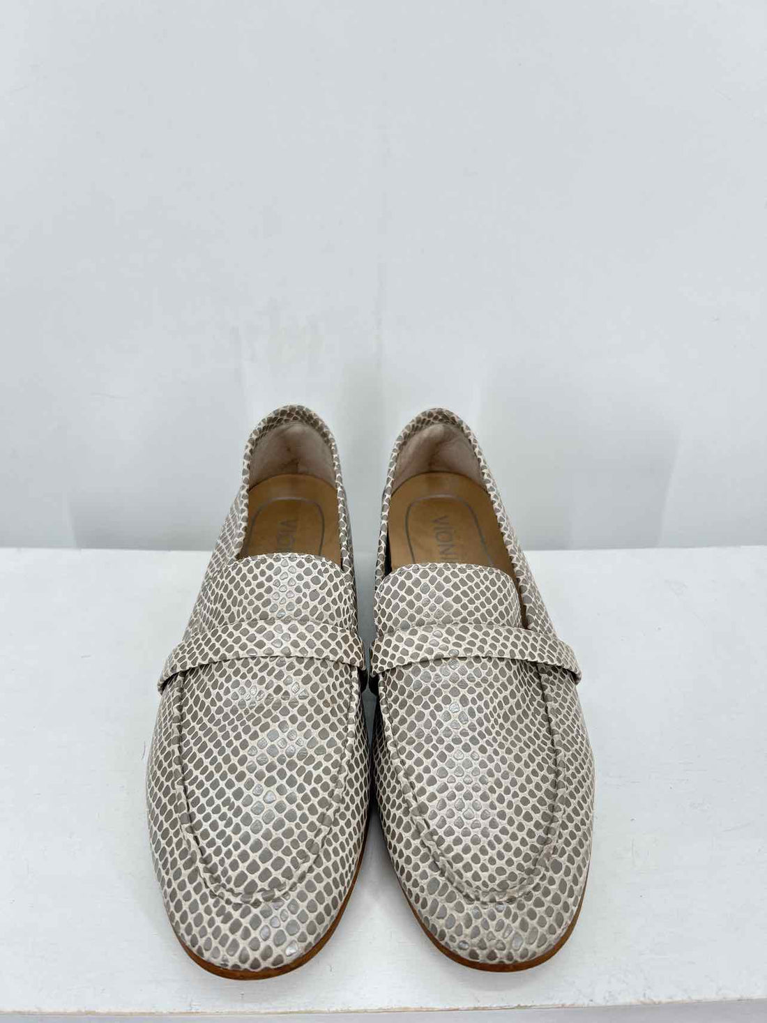 Vionic Women Size 6 Gray Loafers