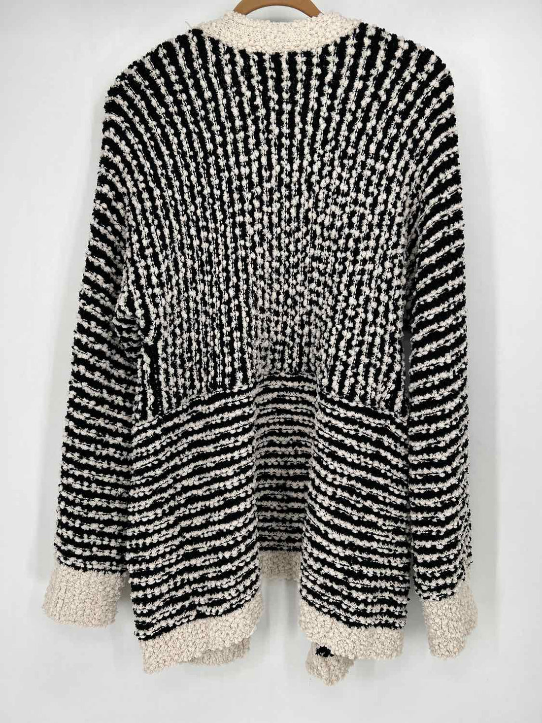 Bobeau Size M Black & White NWT Cardigan