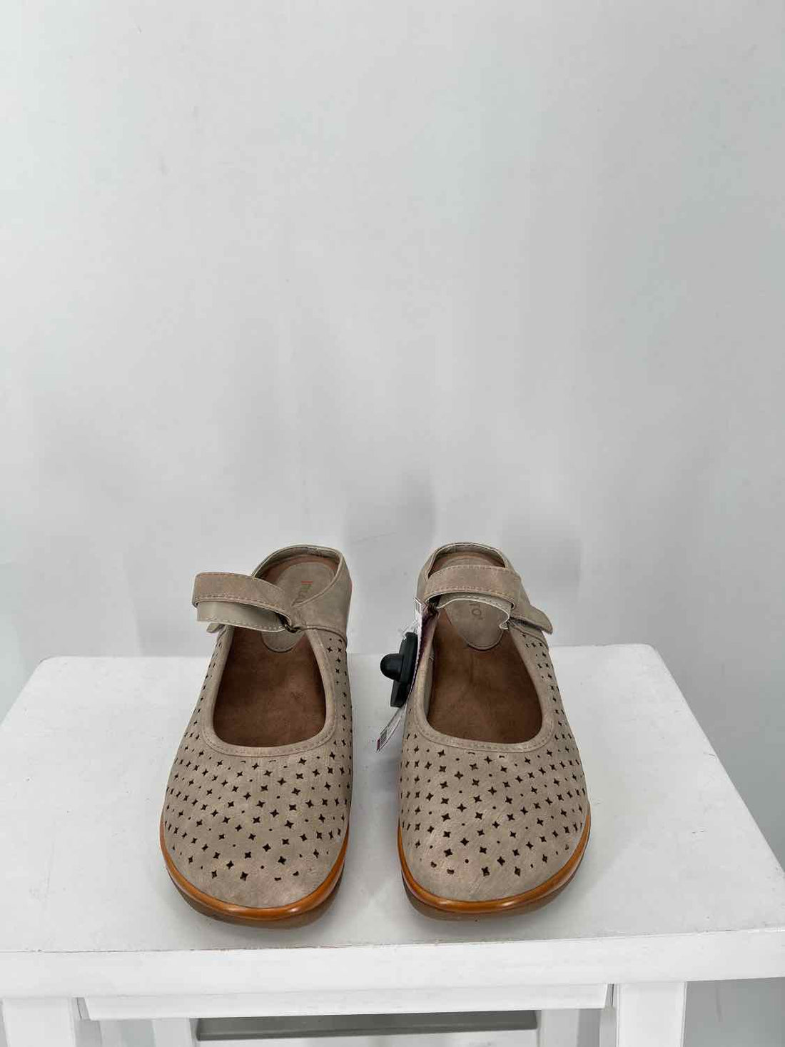 Rialto Women Size 9 Taupe Perforated Wedges