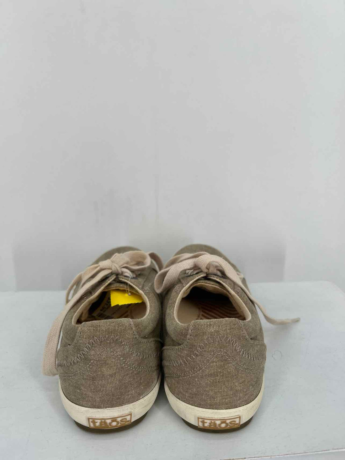 Taos Women Size 7 Tan Sneakers