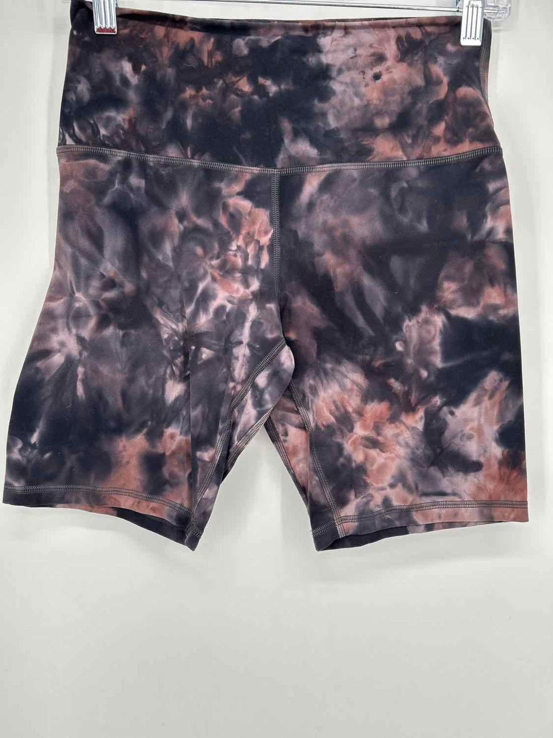 Lululemon Size 8 Black & Rust Print Active Shorts
