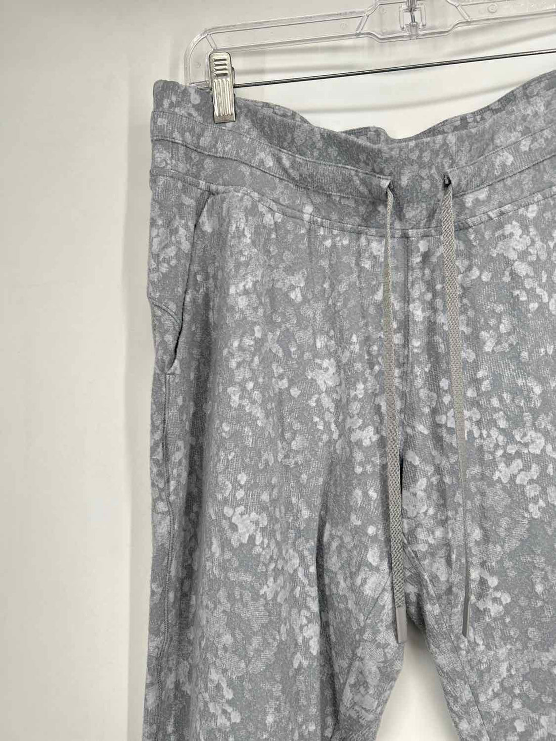 Lululemon Size 12 Light Gray Print Active Pants