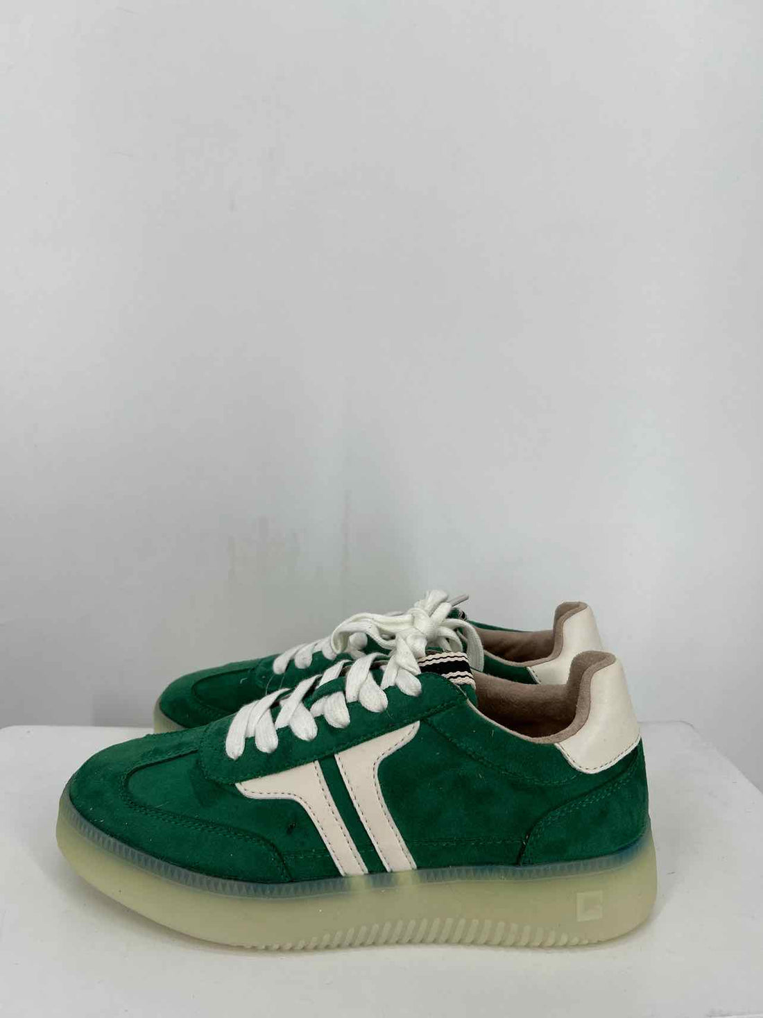 Shu Shop Women Size 6.5 Green & White New Boutique Shoes