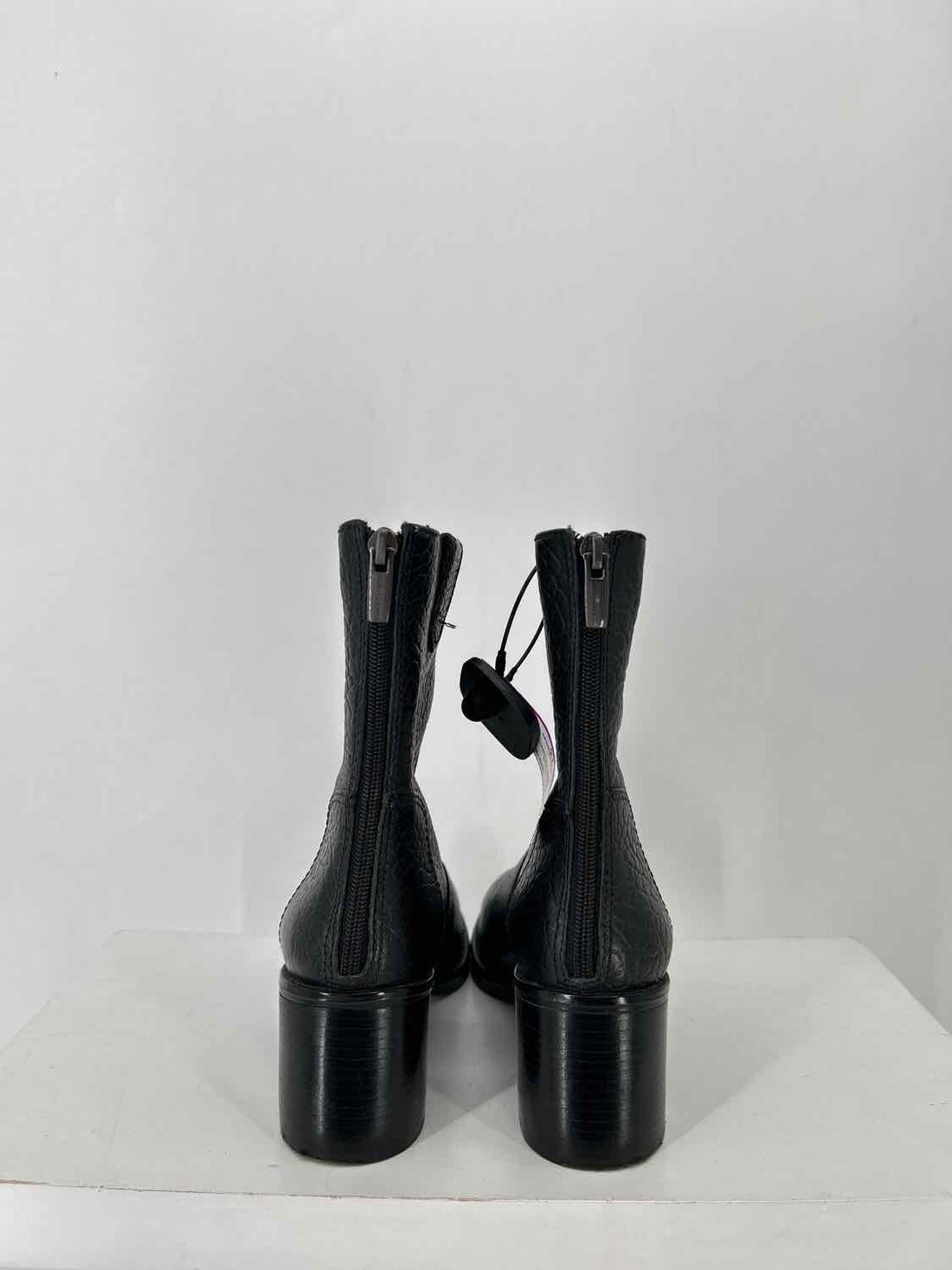 Vince Camuto Women Size 7.5 Black Genuine Leather Ankle Boot