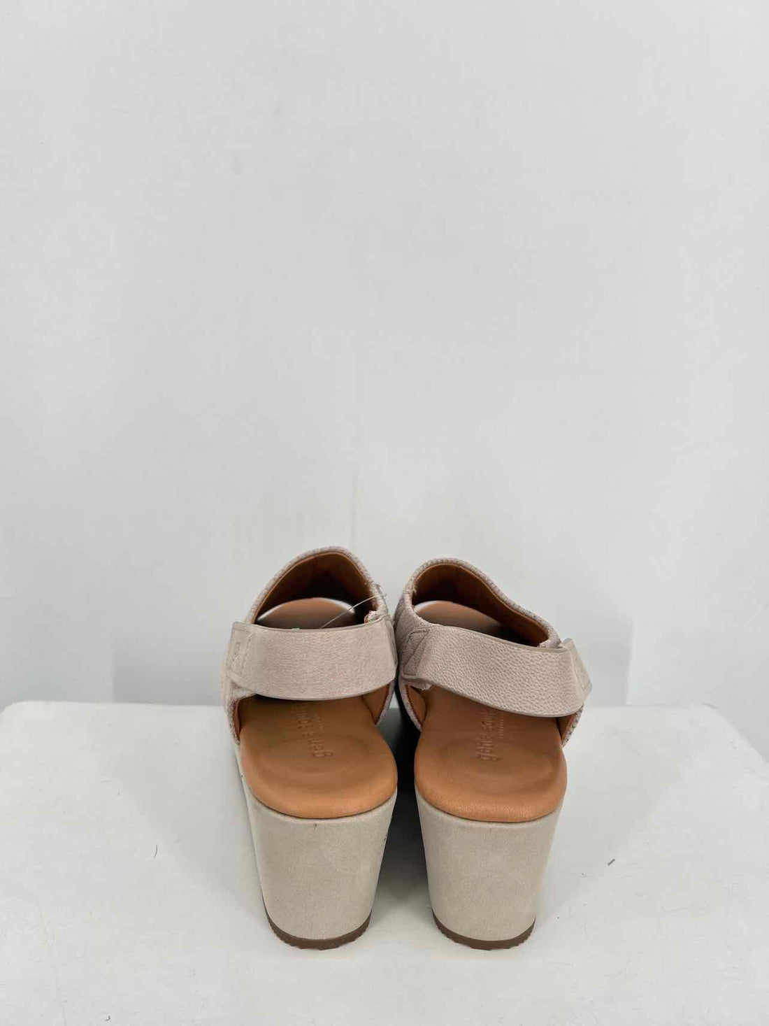 Gentle Souls Women Size 7.5 Light Gray Wedges