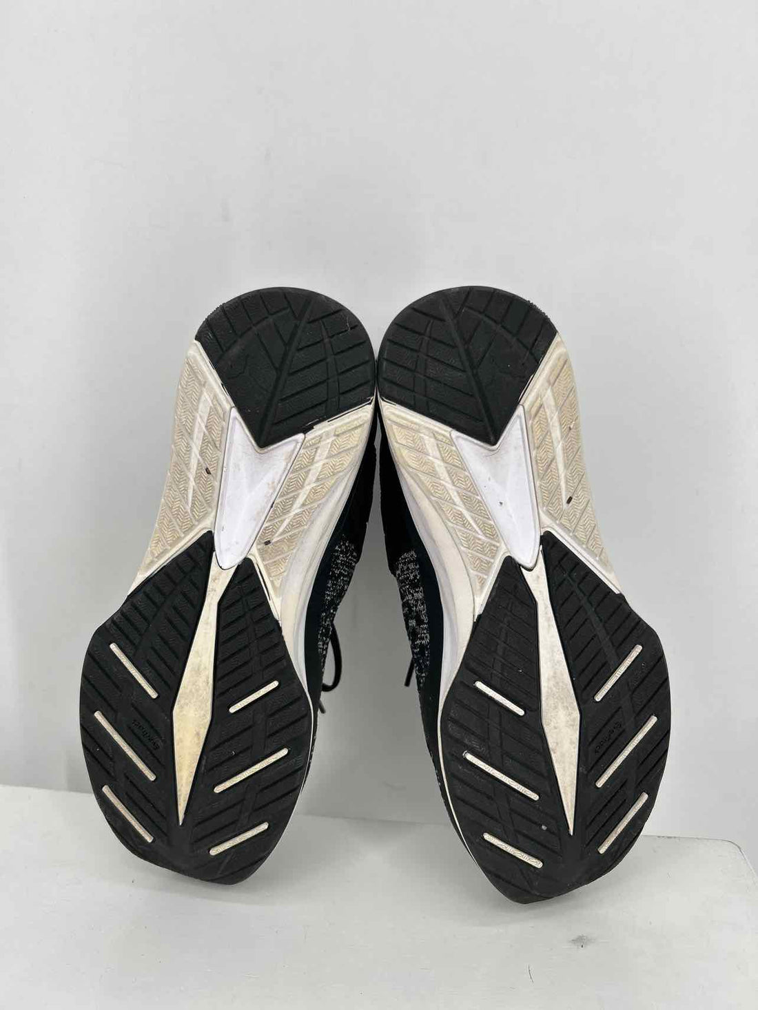 Puma Women Size 8.5 Black & White Clogs