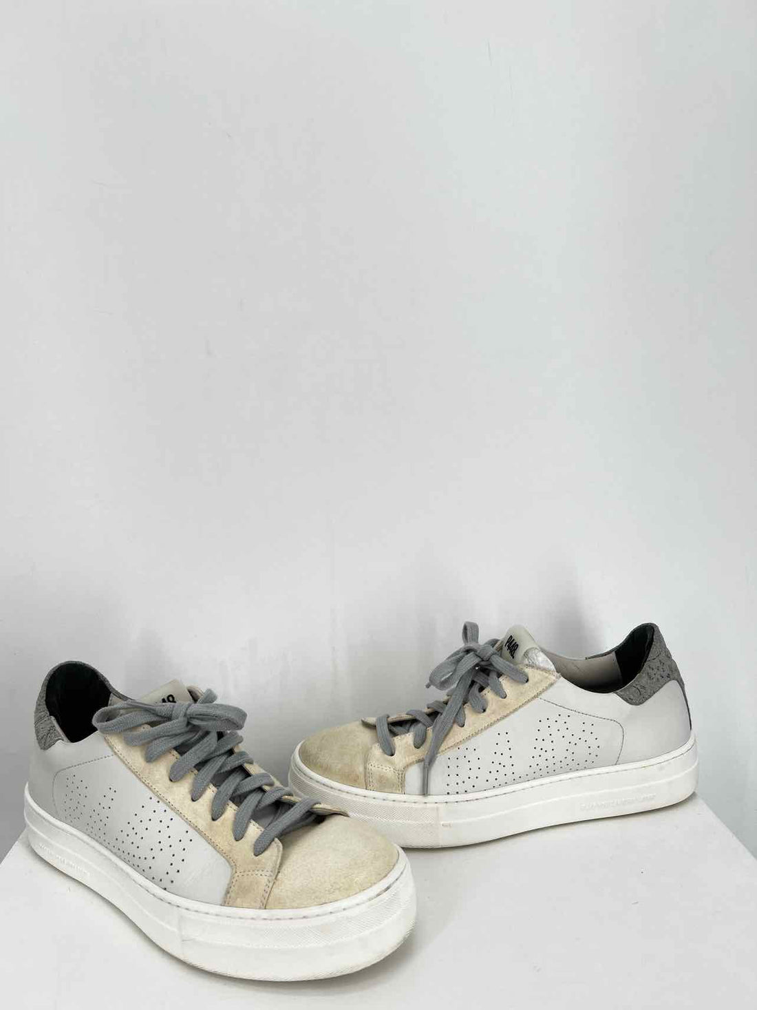 P448 Women Size 38 (7.5-8) Cream Colorblock Sneakers