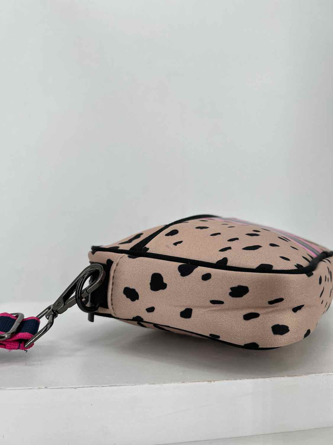 No Brand Name Tan & Black Neoprene Crossbody