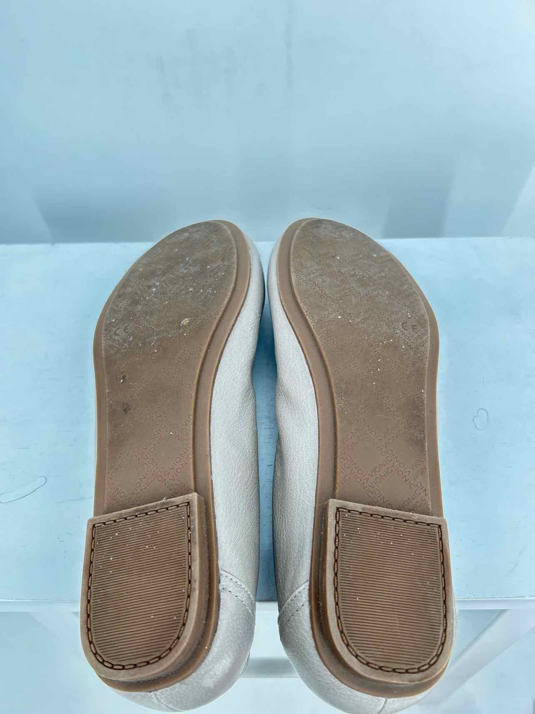 Vionic Women Size 9 Light Gray Flats