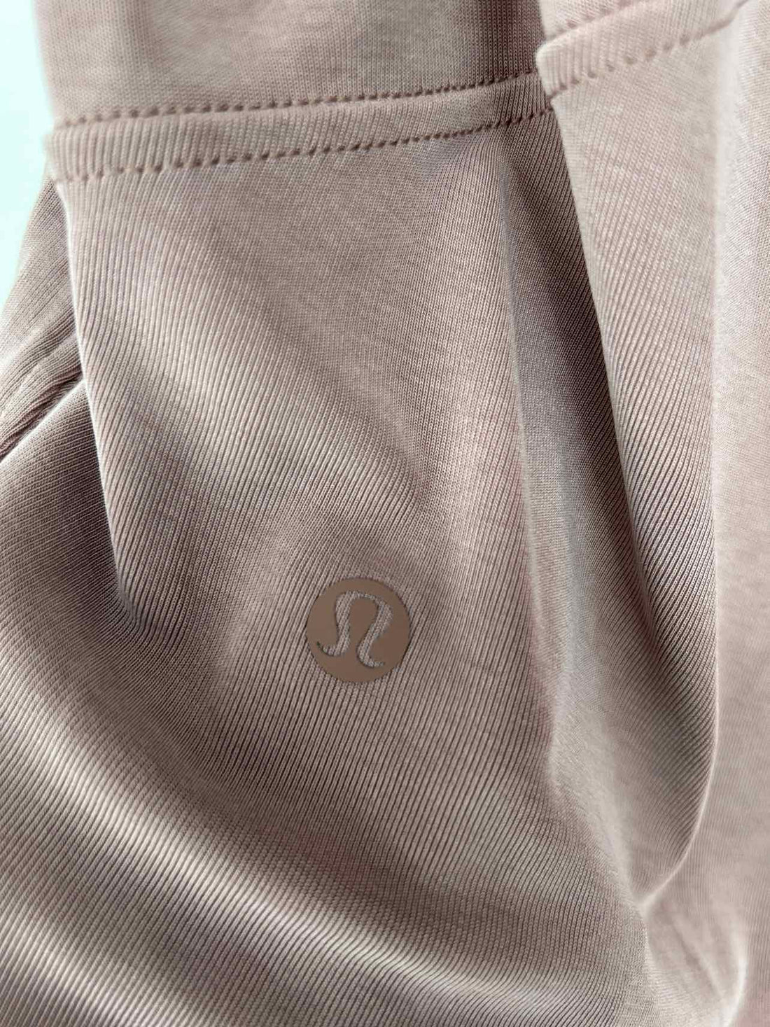 Lululemon Size M Taupe Long Sleeve