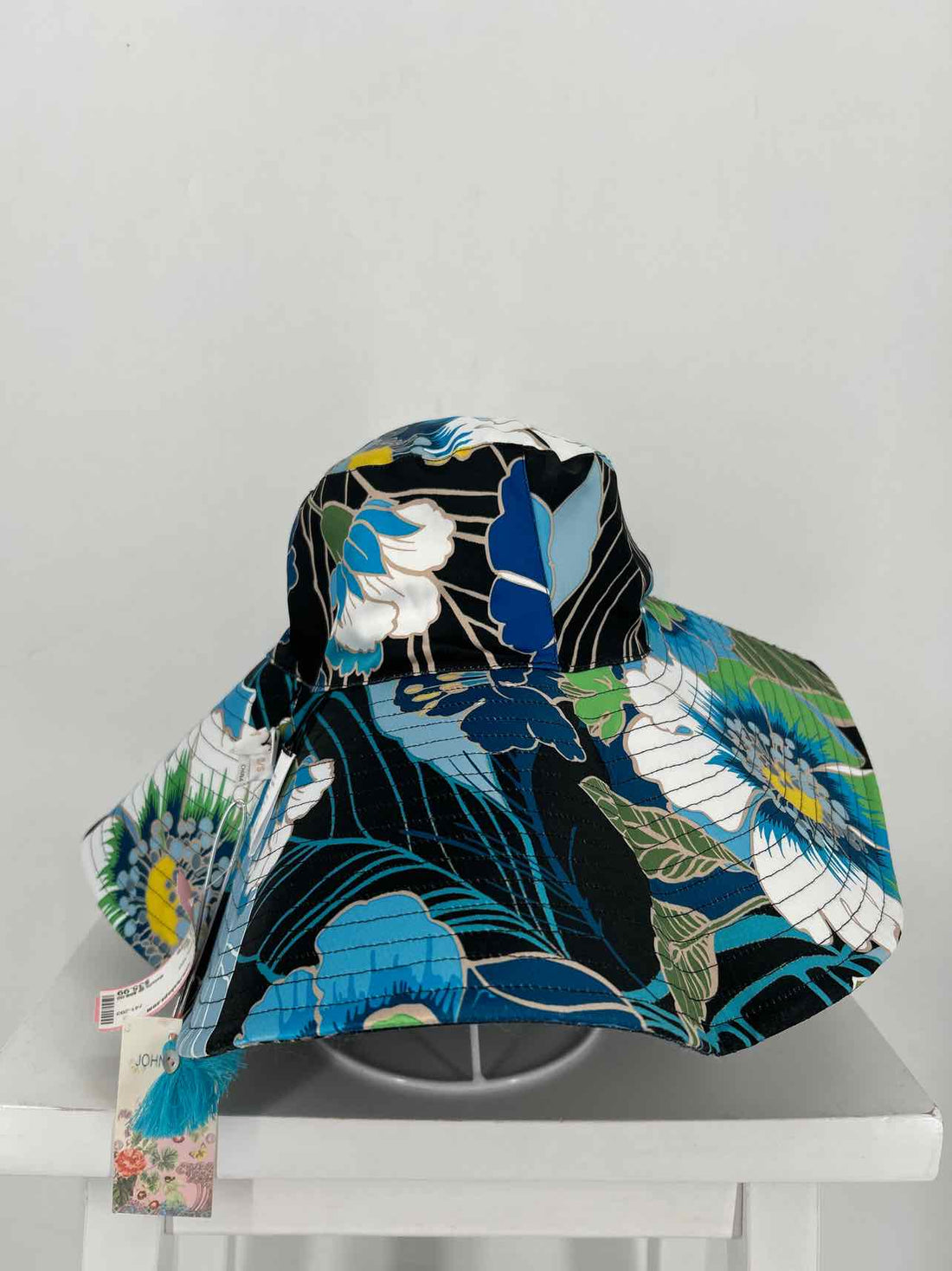 Johnny Was Size One Size Reversible NWT Hats