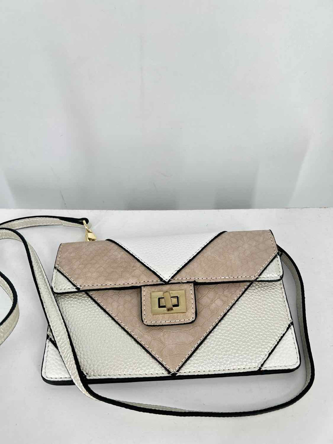 Jules Kae White & Beige Crossbody