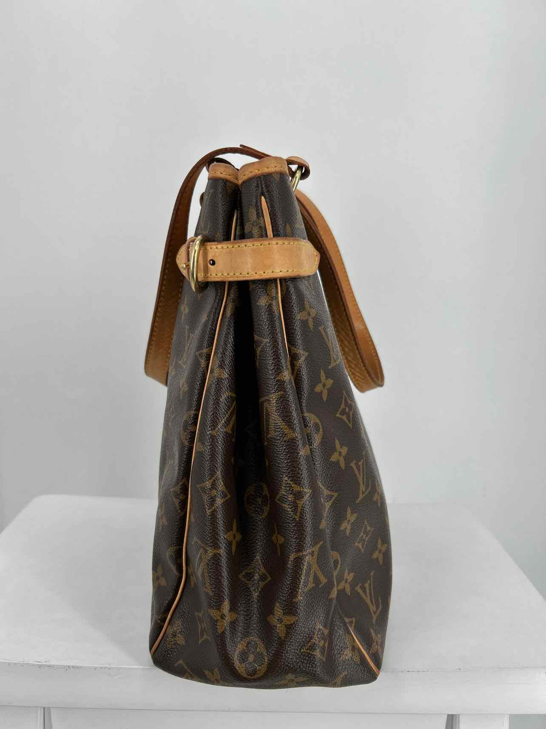Louis Vuitton Batignolles Vertical Monogram LUXURY