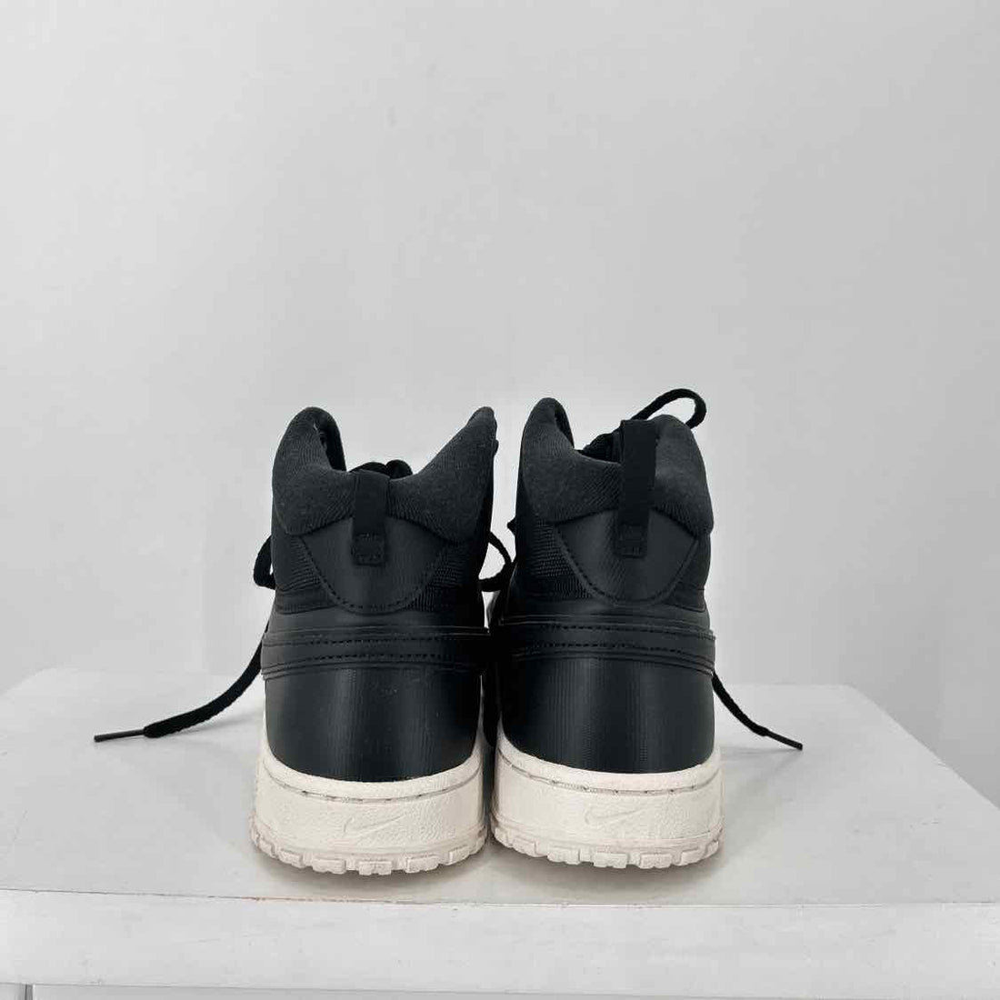 Nike Women Size MENS 9 Black Sneakers