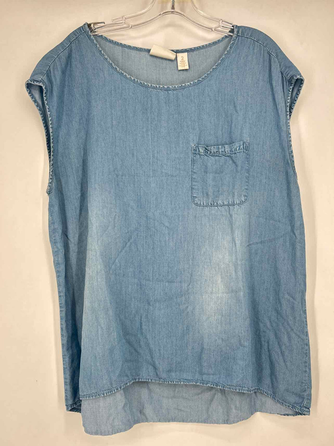 Chicos Size 2/L Chambray Short Sleeve