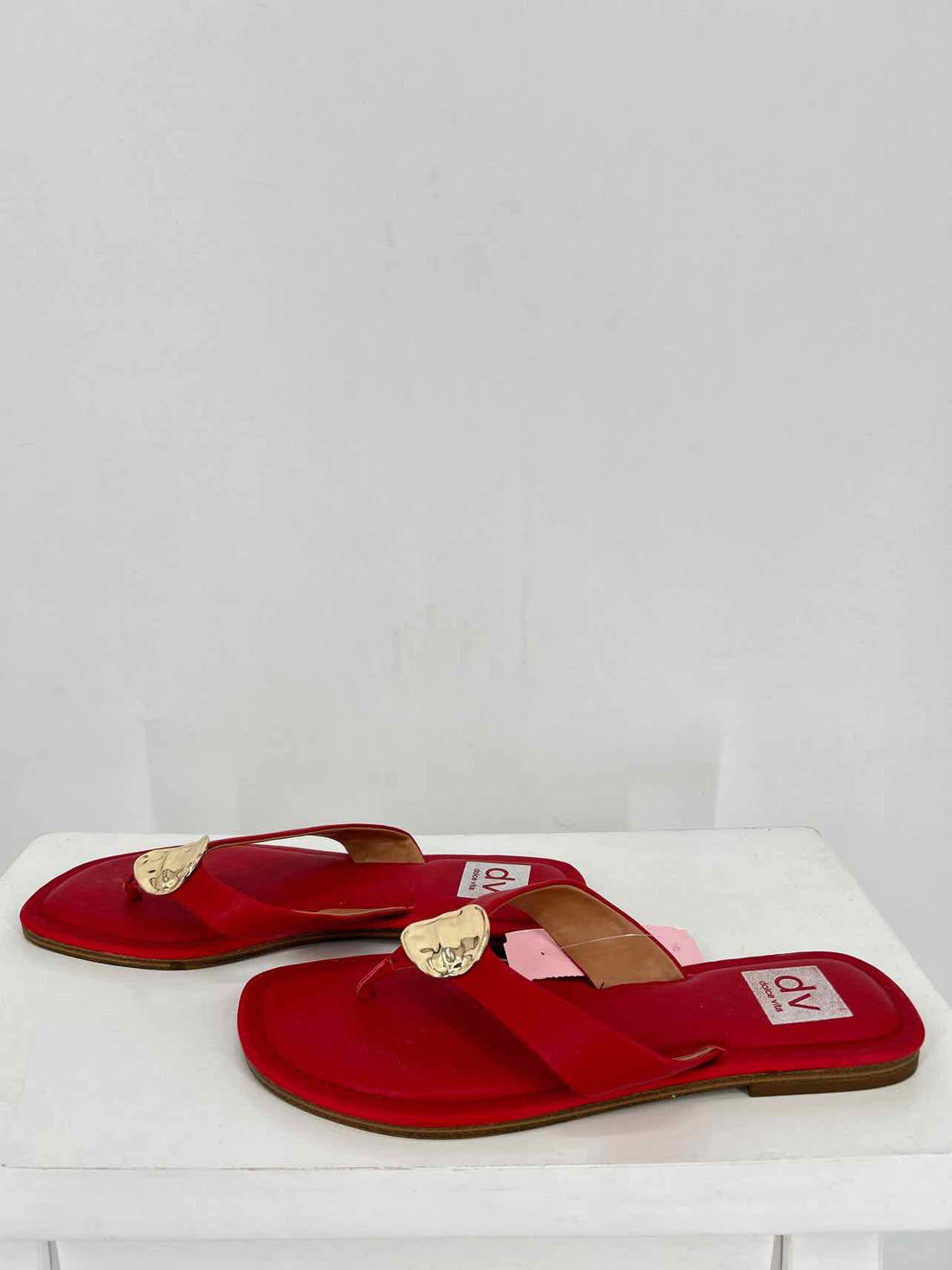 DV Women Size 8.5 Red & Gold Sandals