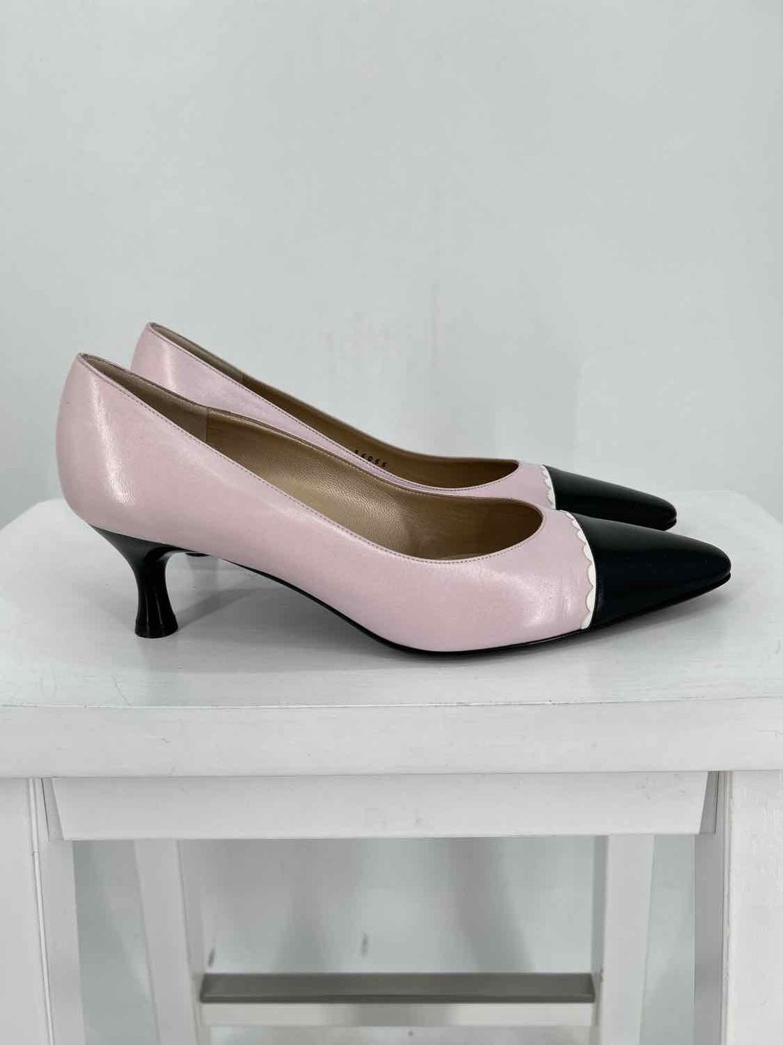 St John Women Size 8.5 Pale Pink & Black Heels