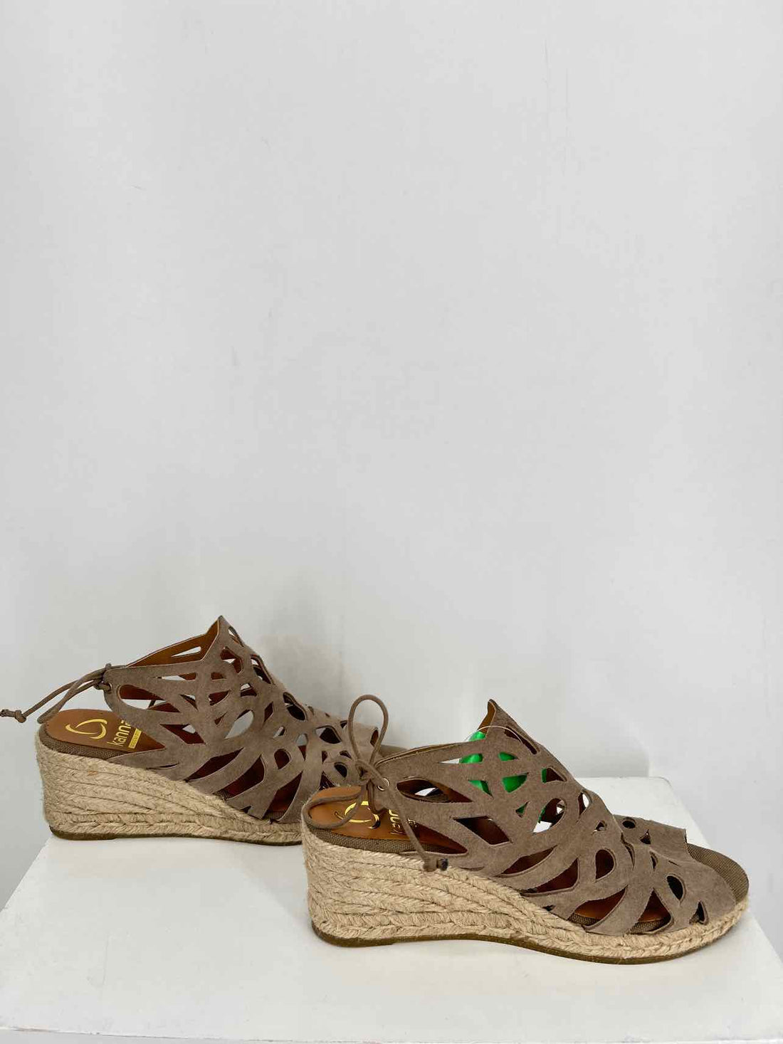 Kanna Women Size 40 Taupe Espadrilles Wedges