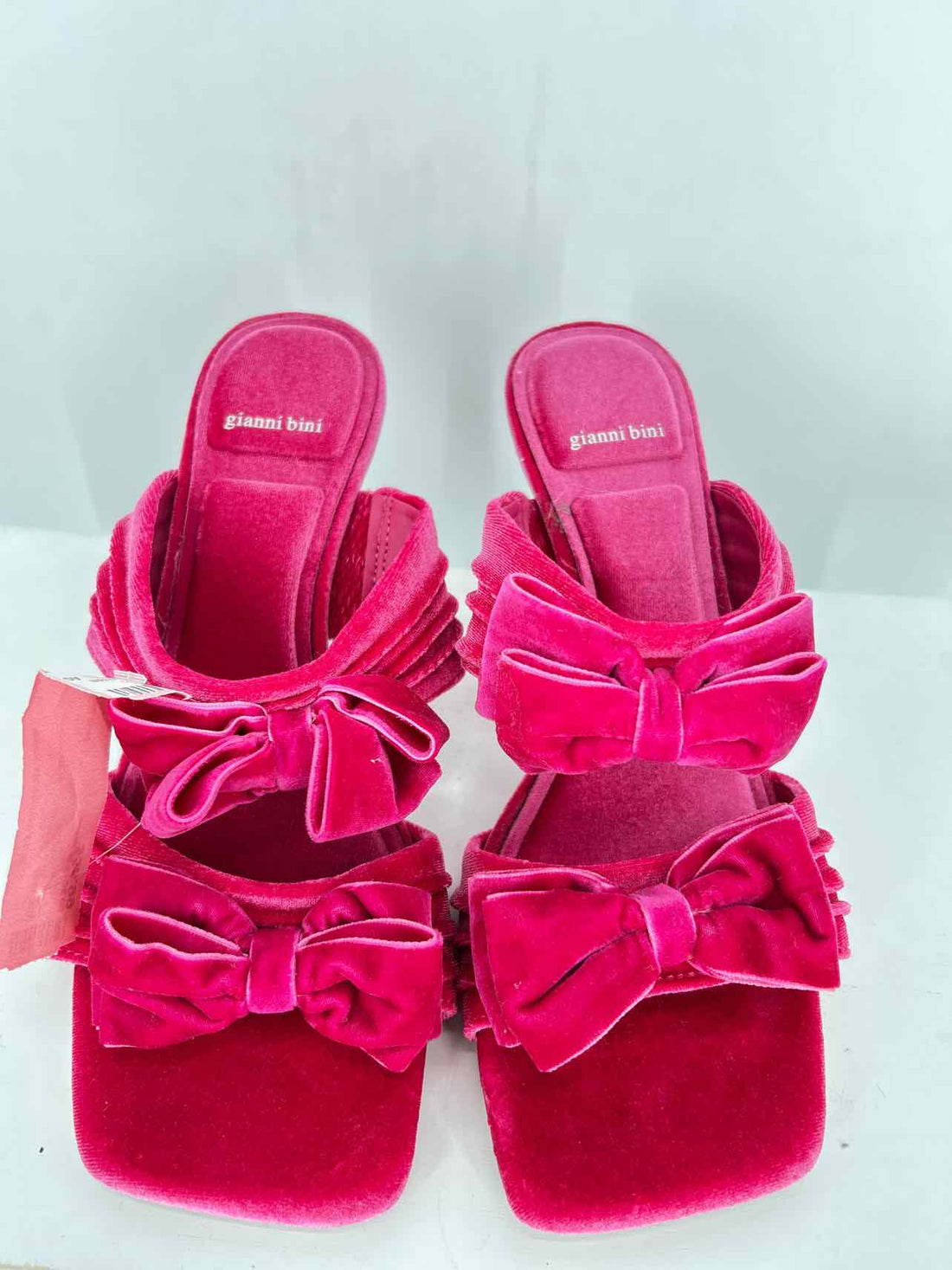 Gianni Bini Women Size 8 Hot Pink Velvet Heels