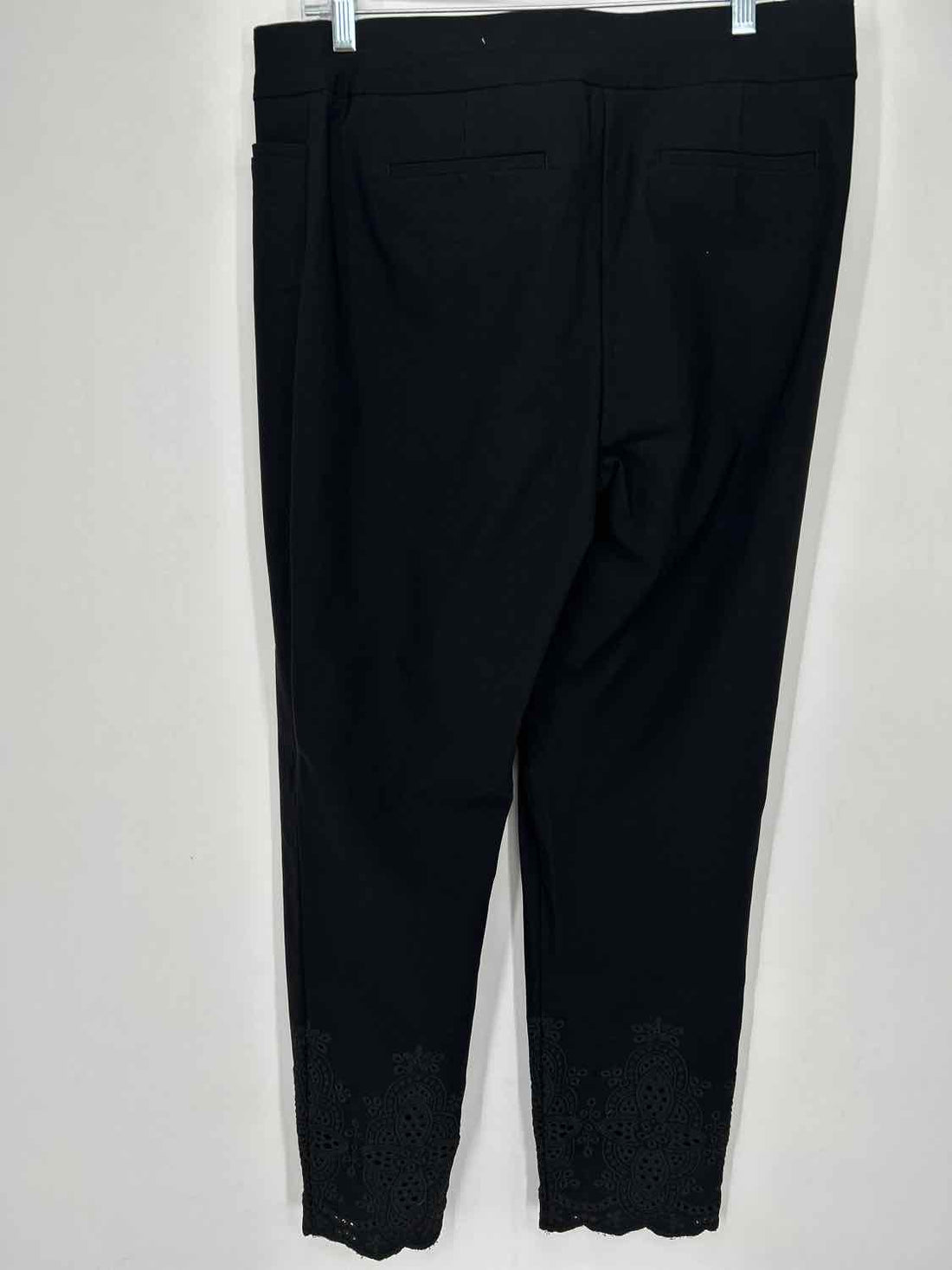 Chicos Size 1.5 (10) Black Eyelet Hem Pants