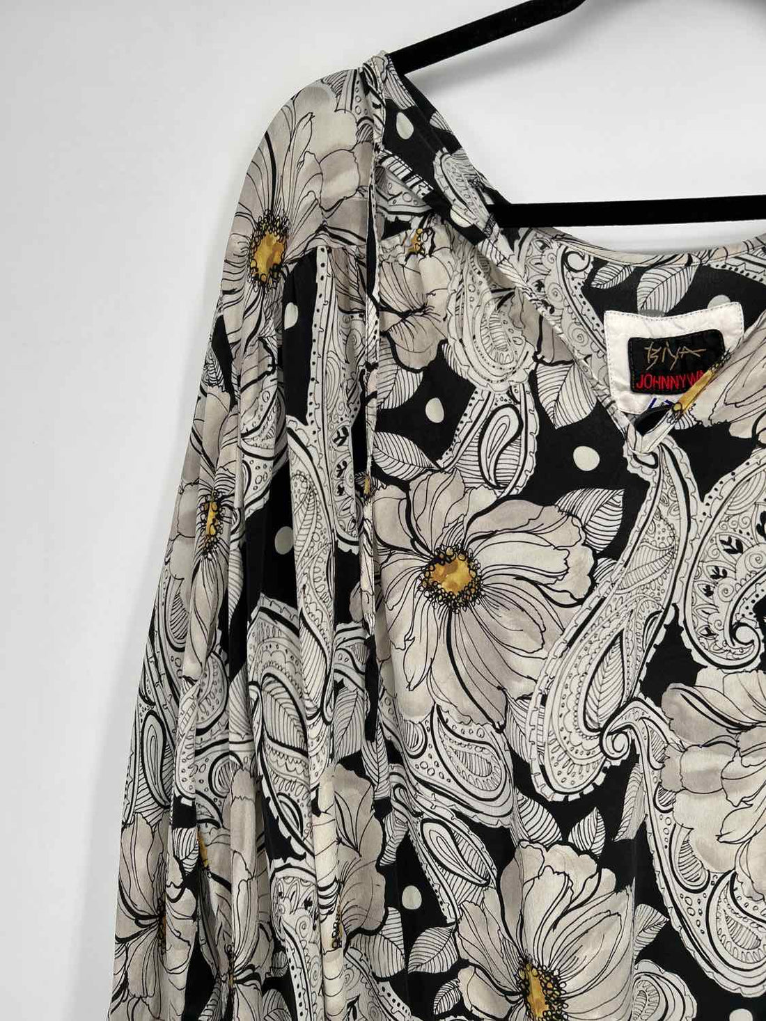 Biya by Johnny Was Size L Black & White Floral Silk Long Sleeve